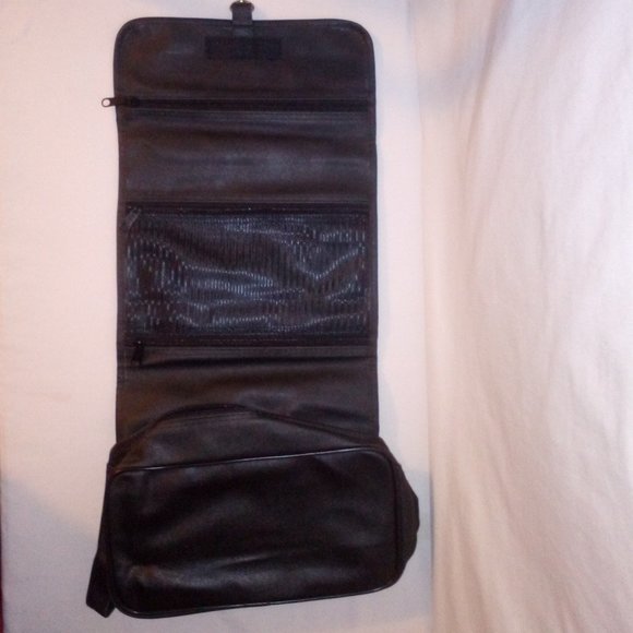 Travel Bag and Grooming: Brush, Razors, Foam, Deorderant, Floss & More. New - Picture 6 of 6